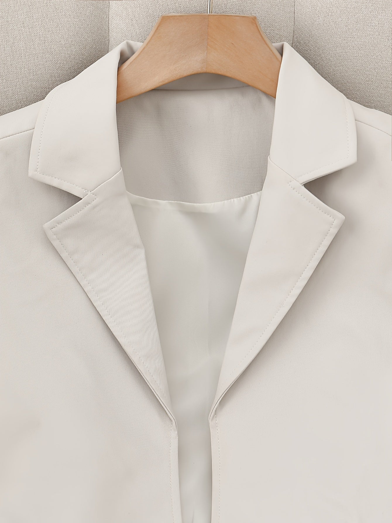 Elegant Work Outfit – Long-Sleeve Jacket with Waist Belt & Slit Mid-Skirt